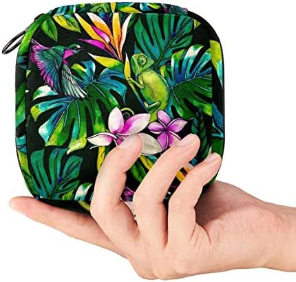 Tropski uzorak s gušterom ptice i egzotičnim cvjetovima - Palms Monstera Plumeria. Šareni tekstilni dizajn s retro aloha