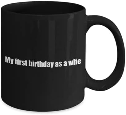Supruga klasična šalica za kavu: Moj prvi rođendan kao supruga - sjajan poklon za vaše prijatelje i kolege! - crni 11oz